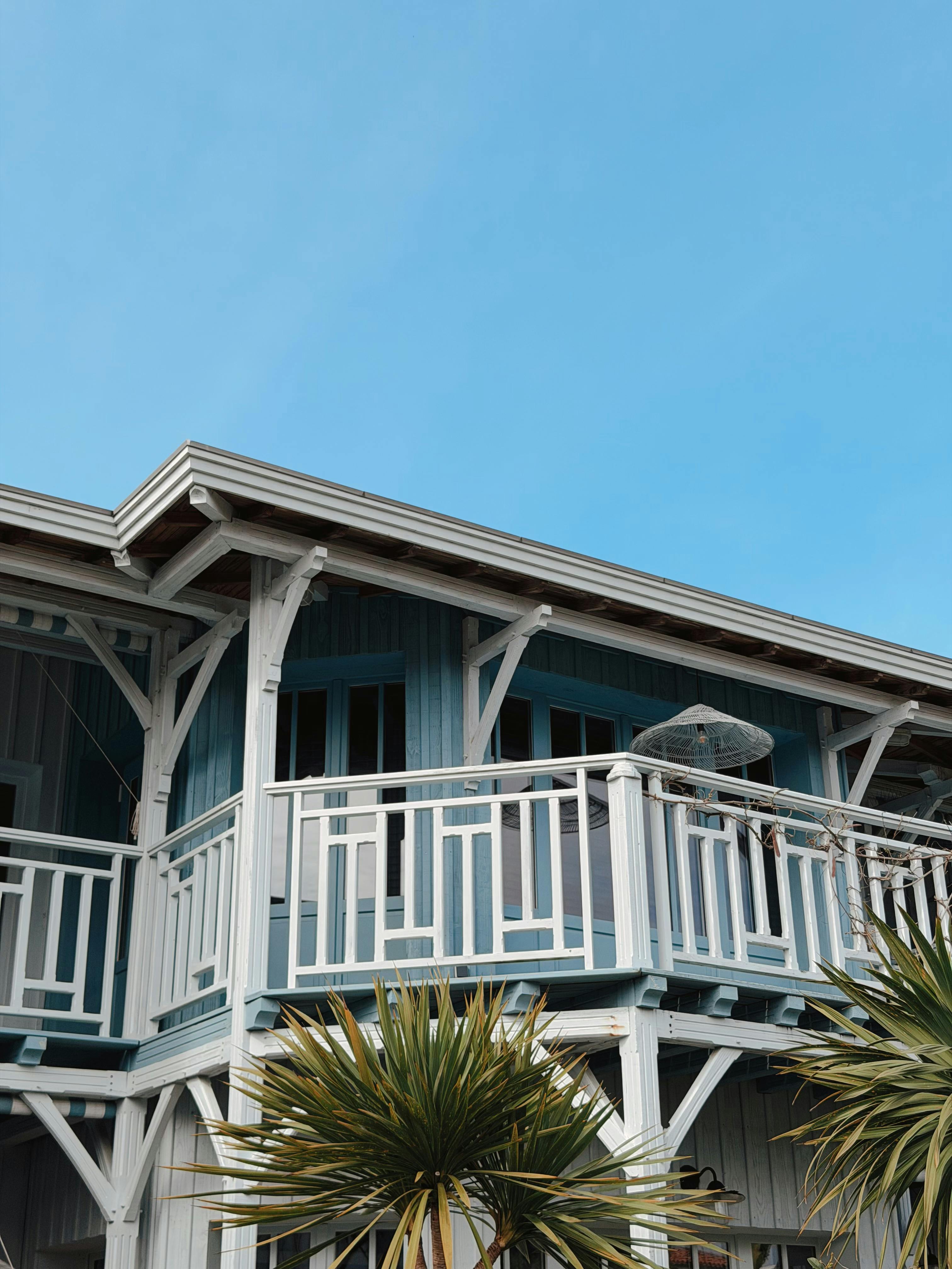 Villa typique Cap-Ferret — bardage bois, balcon, résidence secondaire